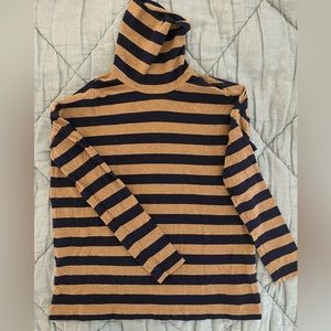EUC Women’s J. Crew Navy and Tan Turtleneck Size 6